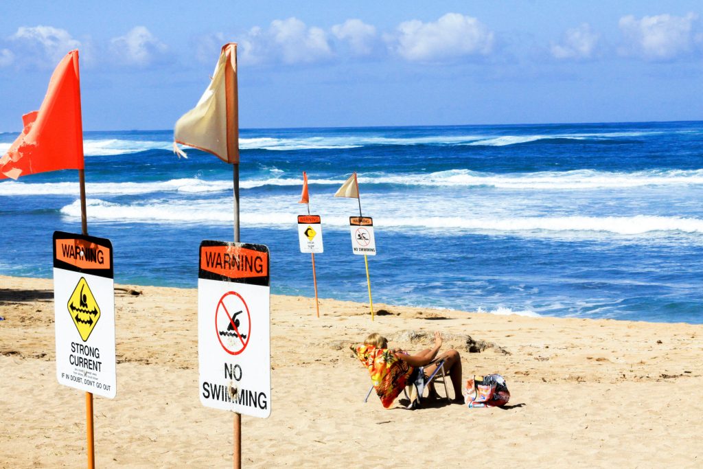 Que signifient les drapeaux sur la plage — free download